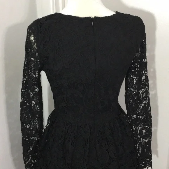 Sabine Rosalie Lace Dress - Picture 5 of 7